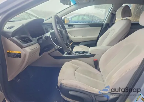 2017 Hyundai Sonata Base из США, поврежденный, VIN 5NPE24AF7HH525890